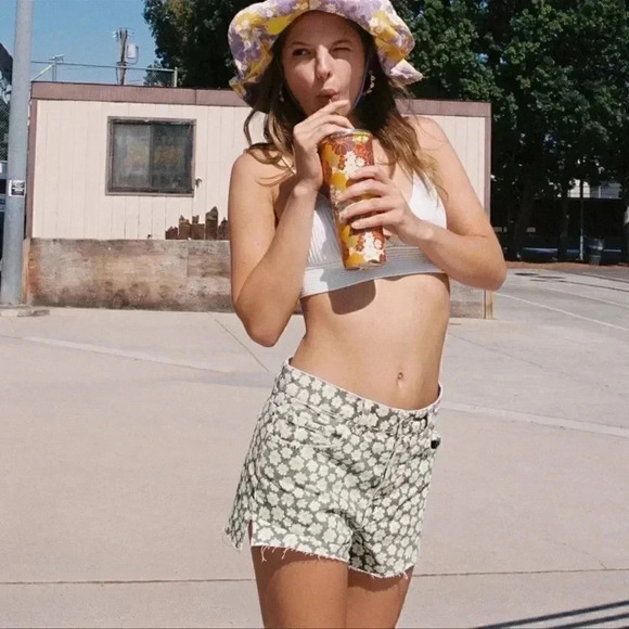 ZARA Women's Daisy Print Straight High Rise Button Fly Shorts 12 White Yellow - Picture 1 of 9